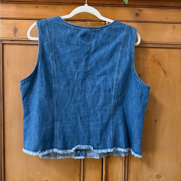 GAP Women's Sleeveless Blue Button-Down Shirt Button-Front Denim Tank Top 90s - Picture 4 of 4